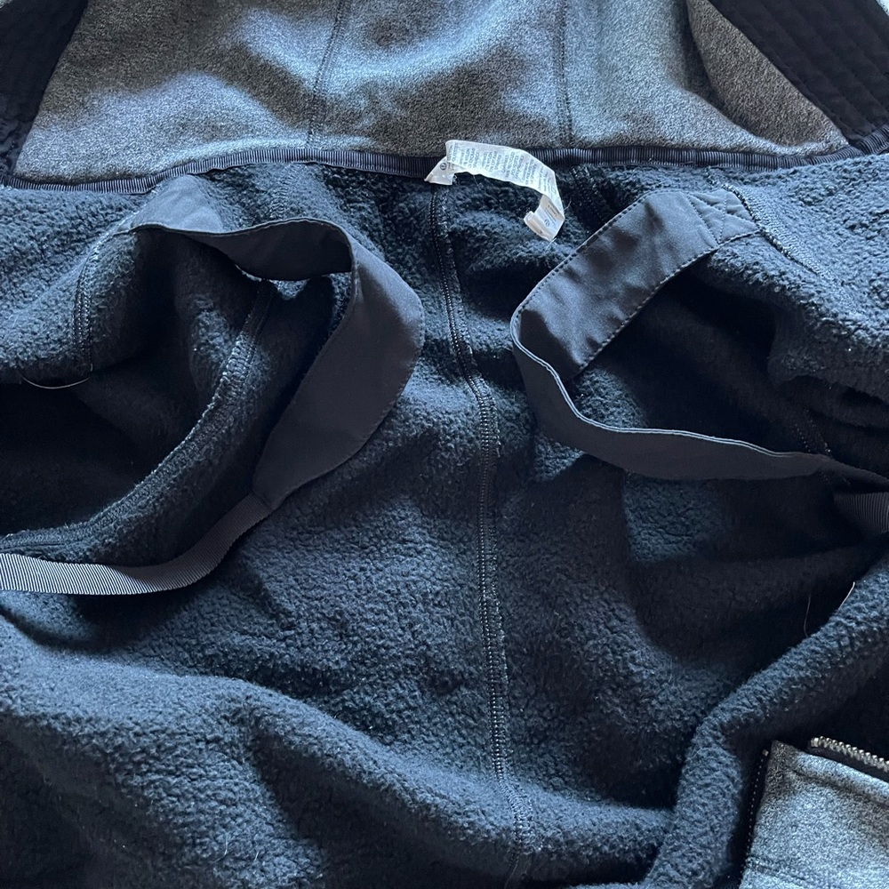 Lulu Lemon Running Jacket Size 2 - image 5